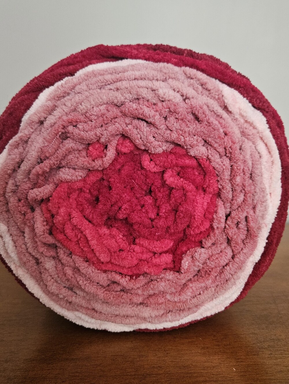 Bernat Blanket Ombre - Burgundy Ombre
